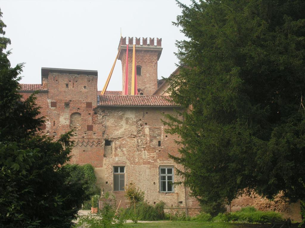 Castello Sannazzaro B&B Giarole Eksteriør bilde